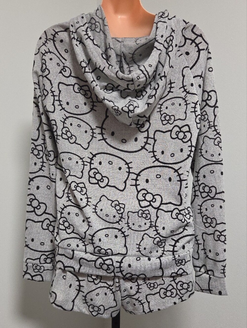 Hello Kitty Lounge Set - Picture 2 of 5